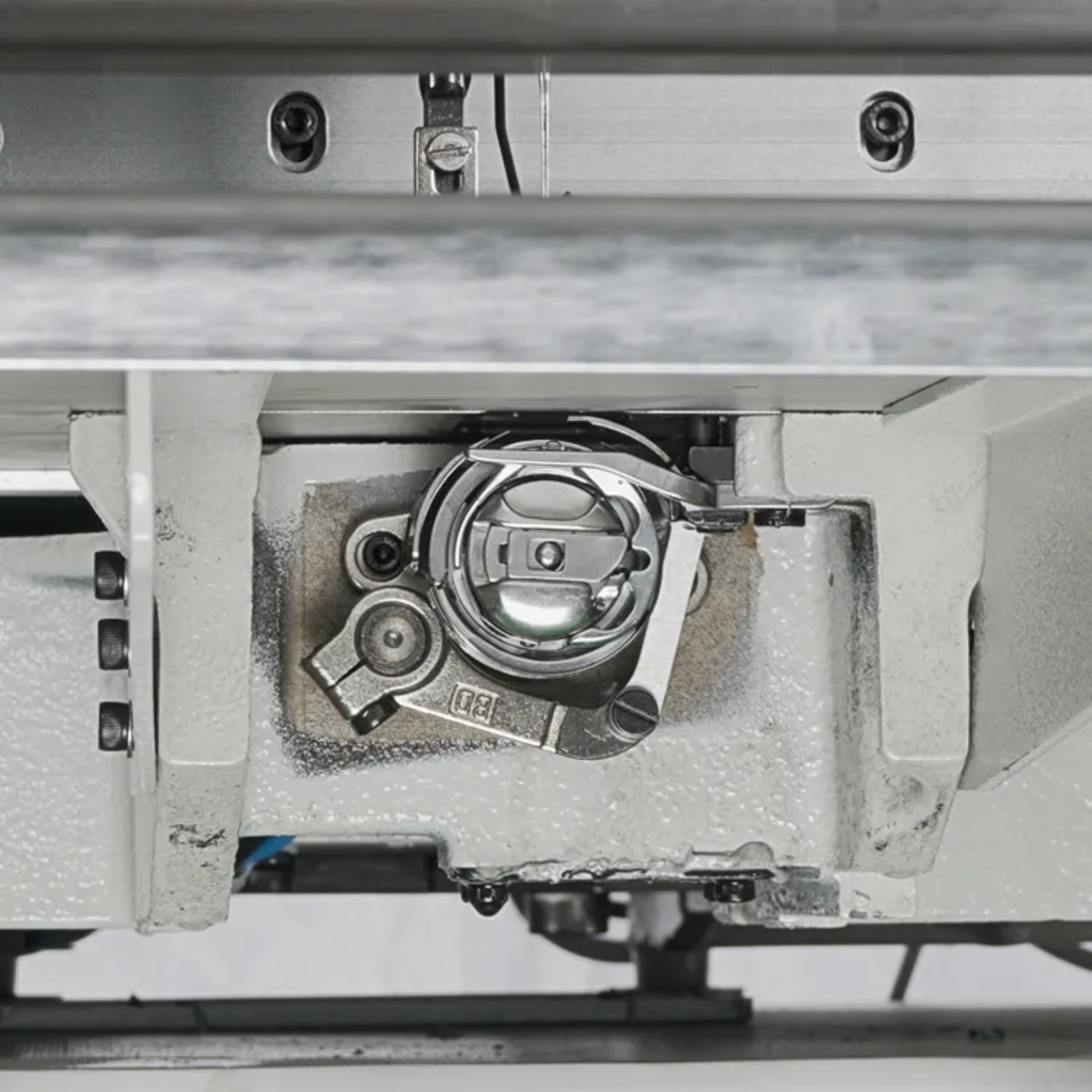 TitanMax QX-2300 Programmable Pattern Sewing Machine